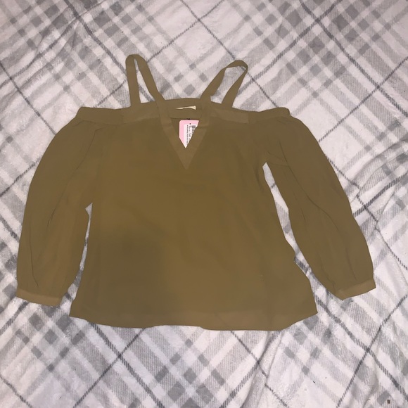 Entro off the shoulder olive top - Picture 3 of 6